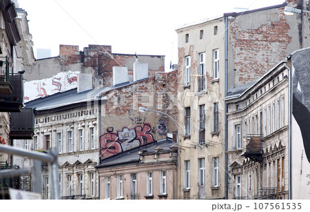 ポーランド第3の都市ウッチは何処も大規模な開発中。エリアによっては建物の外観の傷みが多く見られる。 ポーランド第3の都市ウッチは何処も大規模な開発中。エリアによっては建物の外観の傷みが多く見られる。 107561535