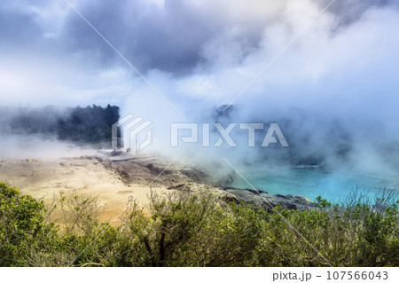 ニュージーランド・テプイア、ブループール&ポフツガイザー間欠泉 / Te Puia, Rotorua ニュージーランド・テプイア、ブループール&ポフツガイザー間欠泉 / Te Puia, Rotorua 107566043
