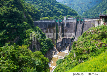 二瀬ダム 展望台からの眺め 真夏の風景 秩父市 二瀬ダム 展望台からの眺め 真夏の風景 秩父市 107567366