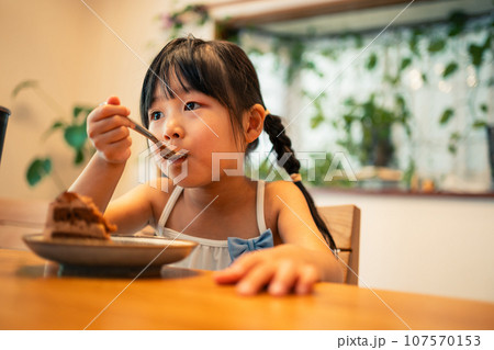 5 years old 107570153