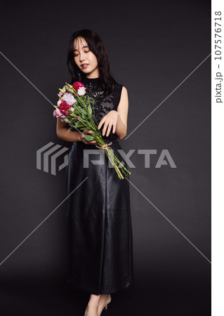 秋服ファッションポートレート 107576718