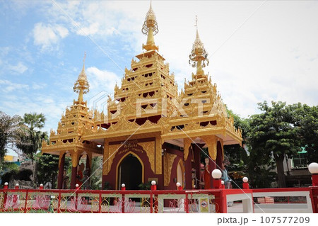 ビルマ寺院　ペナン島　マレーシア　 107577209