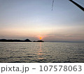 朝焼けとともにたしなむ海釣り 107578063