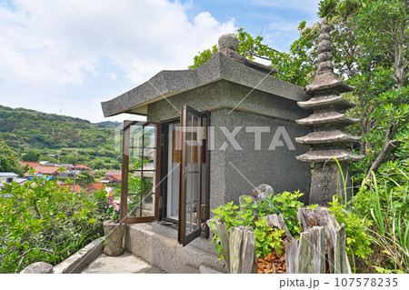 【立石観音 (夫婦岩)】 山口県長門市油谷後畑立石 107578235