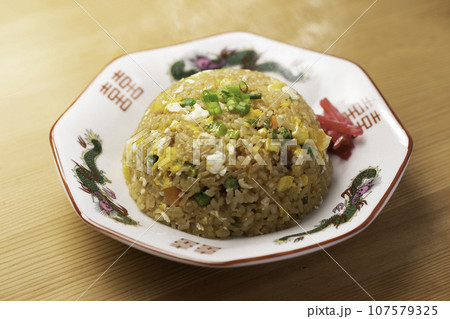 とっても美味しい中華料理 炒飯(チャーハン) 焼き飯 炒飯 紅生姜を添えて とっても美味しい中華料理 炒飯(チャーハン) 焼き飯 炒飯 紅生姜を添えて 107579325