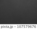 黒い色画用紙を撮影した質感のあるテクスチャー素材　背景 107579676