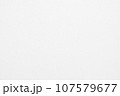 白い画用紙を撮影した質感のあるテクスチャー素材　背景 107579677