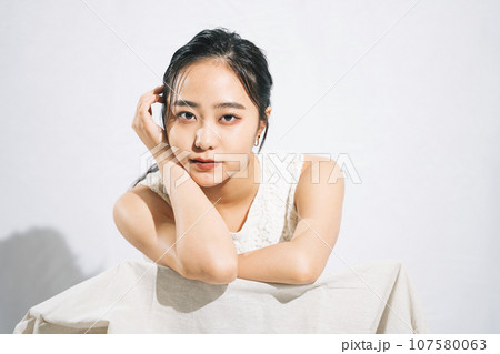若い女性の美容・ビューティーイメージ 若い女性の美容・ビューティーイメージ 107580063
