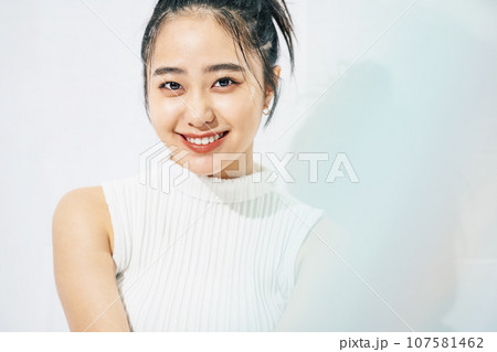 若い女性の美容・ビューティーイメージ 若い女性の美容・ビューティーイメージ 107581462