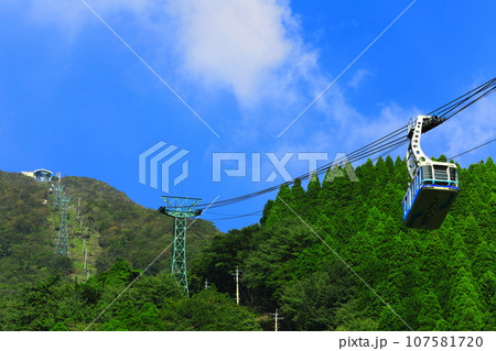 【大分県】晴天の別府ロープウェイ（鶴見岳） 107581720