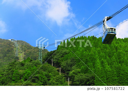 【大分県】晴天の別府ロープウェイ（鶴見岳） 107581722