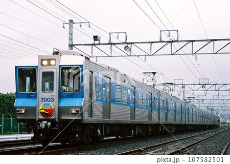 車両基地に停車する北総鉄道7000形 107582501