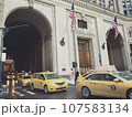 NY マンハッタン　イエローカブ　アメリカ　ニューヨーク 107583134