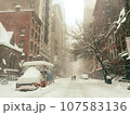雪が降る街　アメリカ　ニューヨーク　マンハッタン　NY 107583136