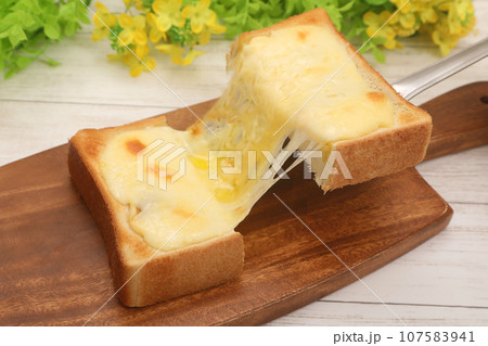 チーズトースト 107583941