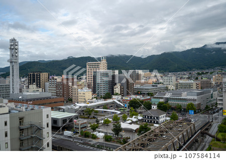 甲府の街並み 107584114