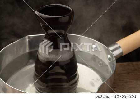 お燗　熱燗　鍋 107584501