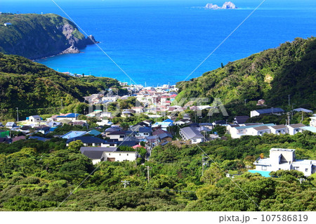 神津島の街並み 神津島、伊豆諸島 神津島の街並み 神津島、伊豆諸島 107586819
