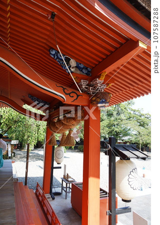 日本各地にある浅間神社の総本社富士山本宮浅間大社は霊峰富士山のお膝元、静岡県富士宮市にある神社です。 107587288
