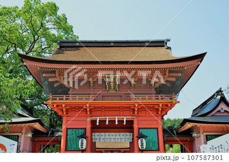 日本各地にある浅間神社の総本社富士山本宮浅間大社は霊峰富士山のお膝元、静岡県富士宮市にある神社です。 日本各地にある浅間神社の総本社富士山本宮浅間大社は霊峰富士山のお膝元、静岡県富士宮市にある神社です。 107587301