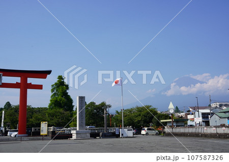 日本各地にある浅間神社の総本社富士山本宮浅間大社は霊峰富士山のお膝元、静岡県富士宮市にある神社です。 日本各地にある浅間神社の総本社富士山本宮浅間大社は霊峰富士山のお膝元、静岡県富士宮市にある神社です。 107587326