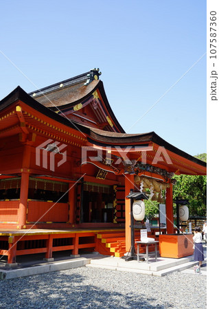 日本各地にある浅間神社の総本社富士山本宮浅間大社は霊峰富士山のお膝元、静岡県富士宮市にある神社です。 日本各地にある浅間神社の総本社富士山本宮浅間大社は霊峰富士山のお膝元、静岡県富士宮市にある神社です。 107587360