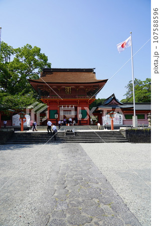 日本各地にある浅間神社の総本社富士山本宮浅間大社は霊峰富士山のお膝元、静岡県富士宮市にある神社です。 日本各地にある浅間神社の総本社富士山本宮浅間大社は霊峰富士山のお膝元、静岡県富士宮市にある神社です。 107588596