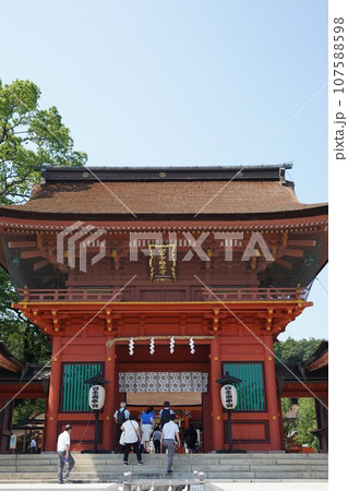 日本各地にある浅間神社の総本社富士山本宮浅間大社は霊峰富士山のお膝元、静岡県富士宮市にある神社です。 日本各地にある浅間神社の総本社富士山本宮浅間大社は霊峰富士山のお膝元、静岡県富士宮市にある神社です。 107588598