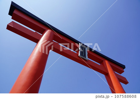 日本各地にある浅間神社の総本社富士山本宮浅間大社は霊峰富士山のお膝元、静岡県富士宮市にある神社です。 日本各地にある浅間神社の総本社富士山本宮浅間大社は霊峰富士山のお膝元、静岡県富士宮市にある神社です。 107588608