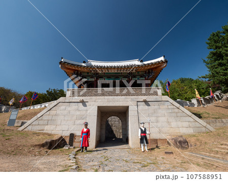 韓国・釜山　東萊邑城の風景 107588951