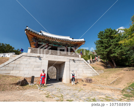 韓国・釜山　東萊邑城の風景 107588959