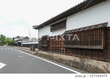 城下町らしいたたずまいを残す塩見縄手（島根県松江市） 107588979