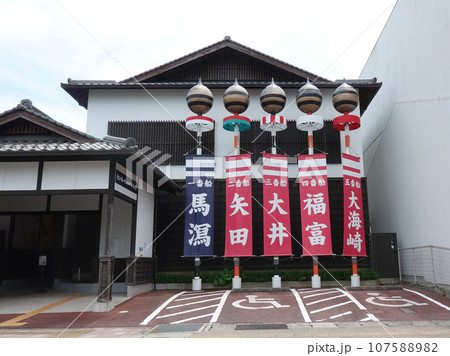城下町らしいたたずまいを残す塩見縄手（島根県松江市） 107588982