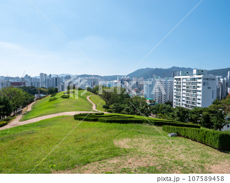 韓国・釜山 福泉洞古墳群 韓国・釜山 福泉洞古墳群 107589458