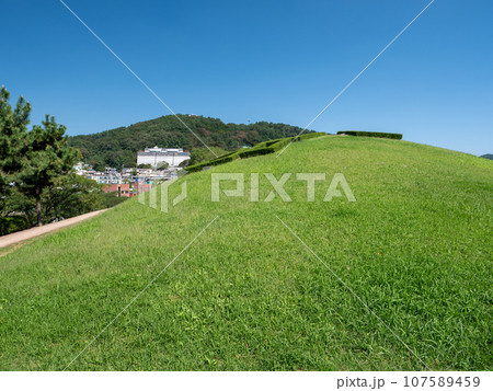 韓国・釜山 福泉洞古墳群 韓国・釜山 福泉洞古墳群 107589459