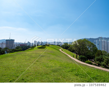 韓国・釜山 福泉洞古墳群 韓国・釜山 福泉洞古墳群 107589462