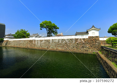 【大分県】快晴の府内城 大手門と宗門櫓と西南隅櫓(大分城址公園) 【大分県】快晴の府内城 大手門と宗門櫓と西南隅櫓(大分城址公園) 107590272