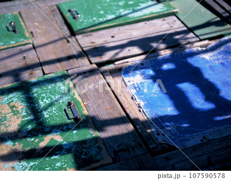 漁船の生け簀 107590578