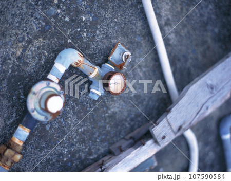漁港の風景 放置された計器のついた器具 107590584