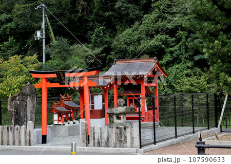 福知山線廃線敷の武田尾側にある武田尾稲荷神社 107590633