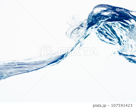 水　流れ　波 107591423