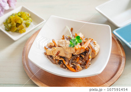 きんぴらこんにゃく きんぴらこんにゃく 107591454