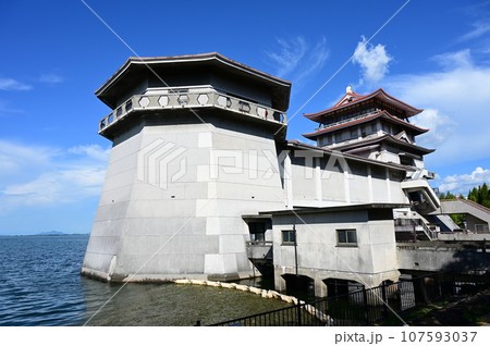 滋賀県立琵琶湖文化館と琵琶湖 107593037