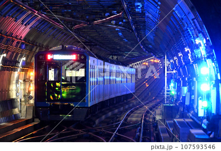 東急新横浜線を走る都営6500形 107593546