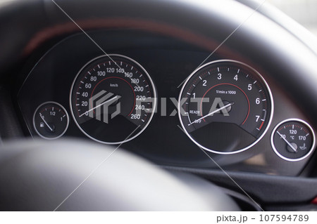 自動車のインストルパネル 自動車のインストルパネル 107594789