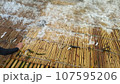 鮎の稚魚 やな 107595206