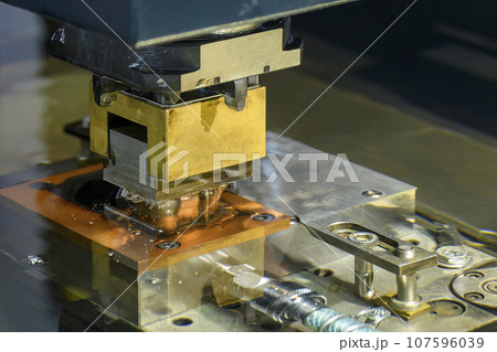 The EDM machine working process with copper electrode. 107596039