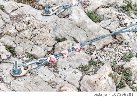 Fastening of suspension bridge braces in rock with anchors 107596881