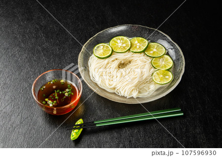 そうめん Japanese noodle dish eaten cold そうめん Japanese noodle dish eaten cold 107596930