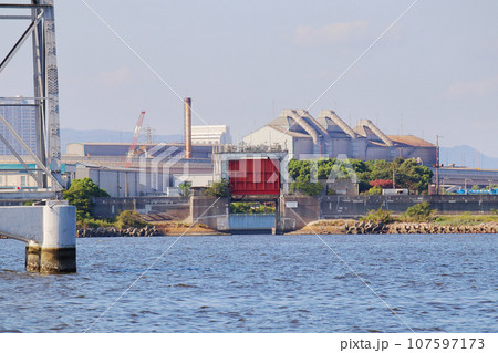 淀川と西島水門 淀川と西島水門 107597173